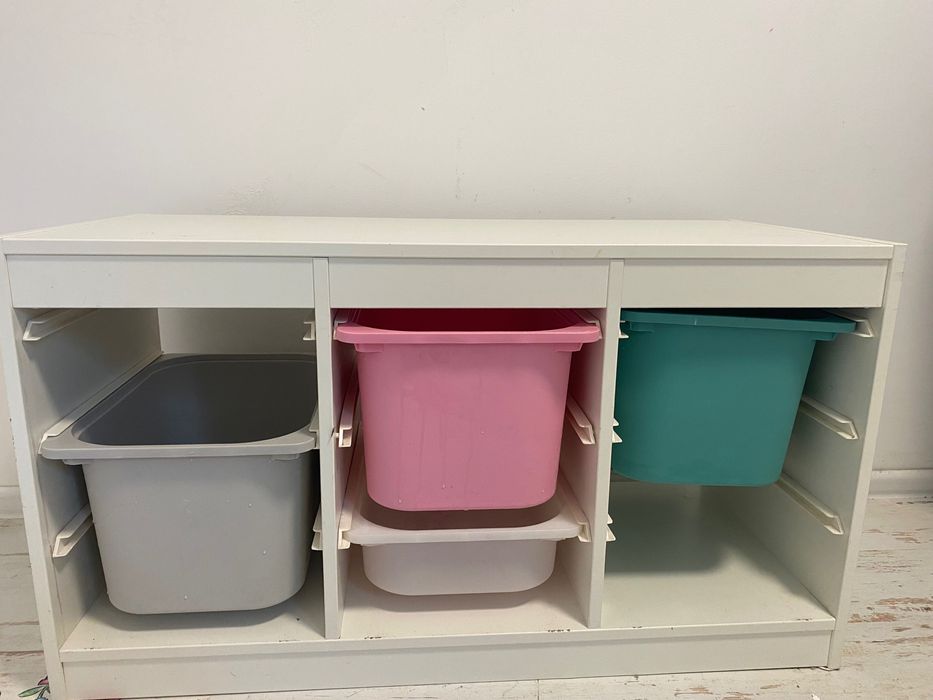 Ikea Trofast biały regał dziecięcy, pudełka kolorowe