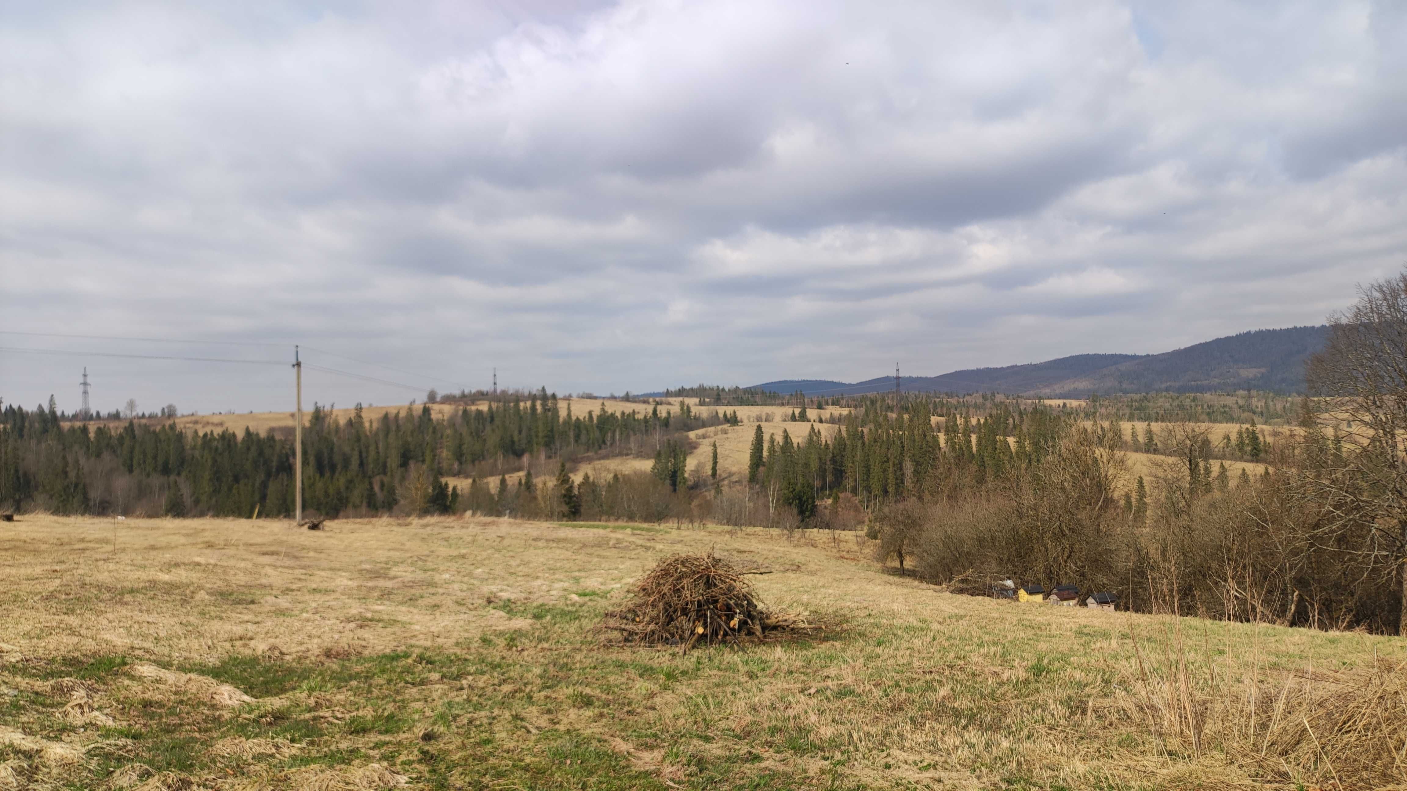 Земельна ділянка зі старою хатою недалеко від ГК "Плай"