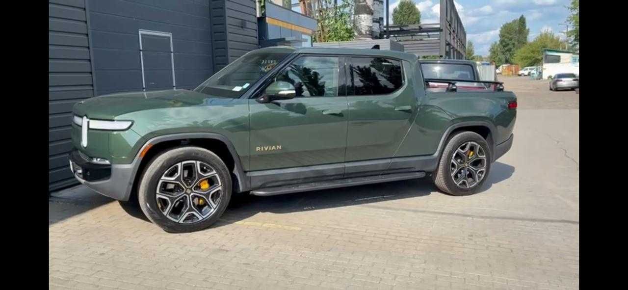 Ремонт Rivian. Програмування та встановлення додаткового обладнання