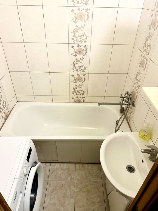 3-х « 8 лікарня» вул Чарівна, 4/9, не кутова