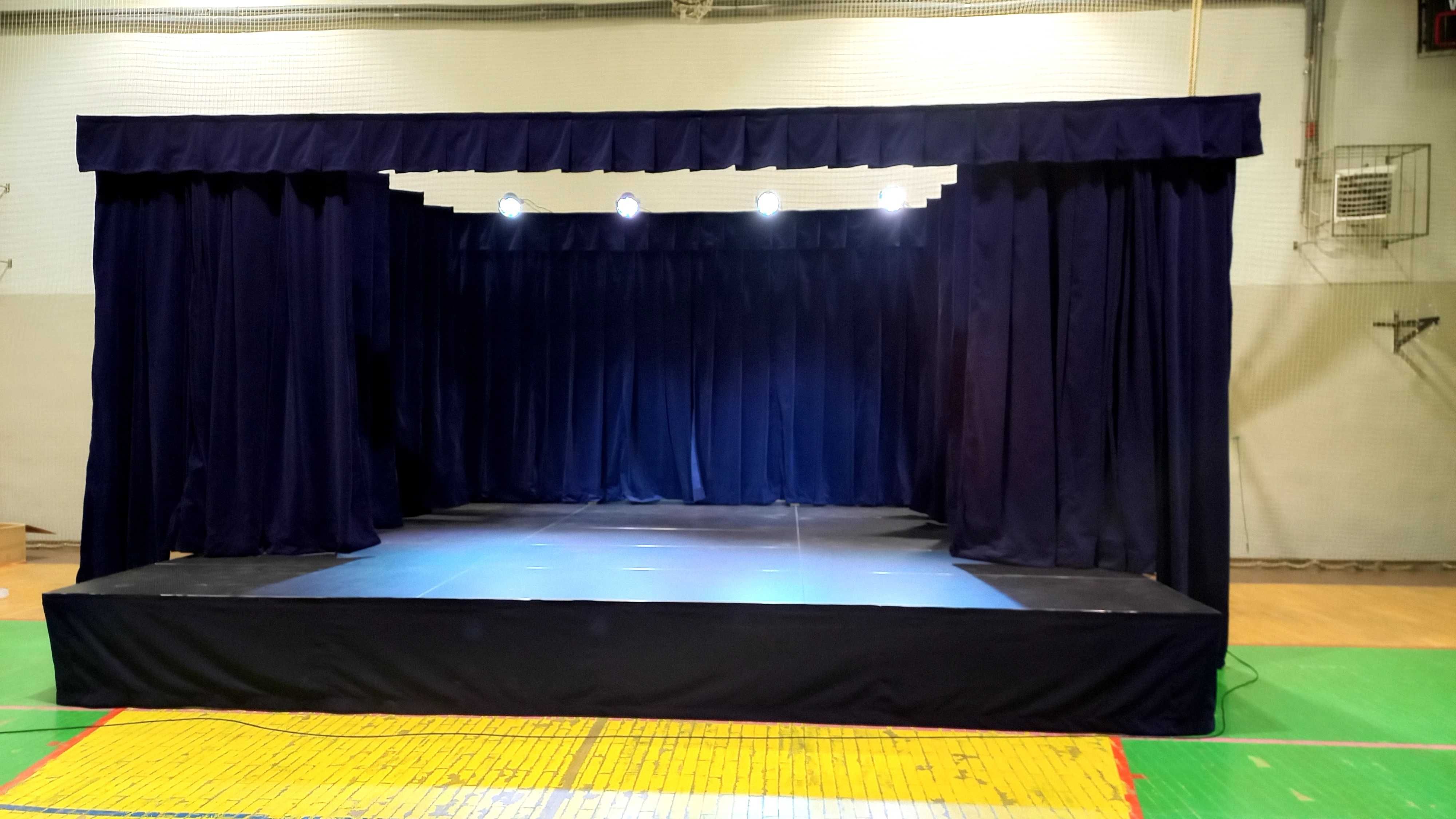Scena teatralna 4x3m z kotarami i oświetleniem LED