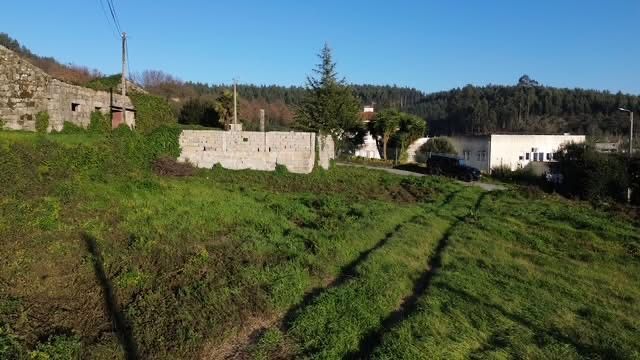 Terreno com ruina para construcao com 2 lotes