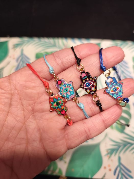 Pulseiras feitas a mão