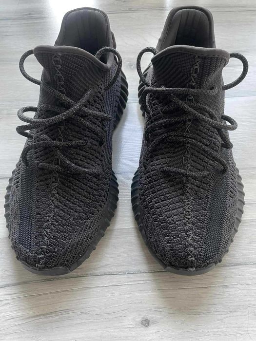 Yeezy 350v2 black