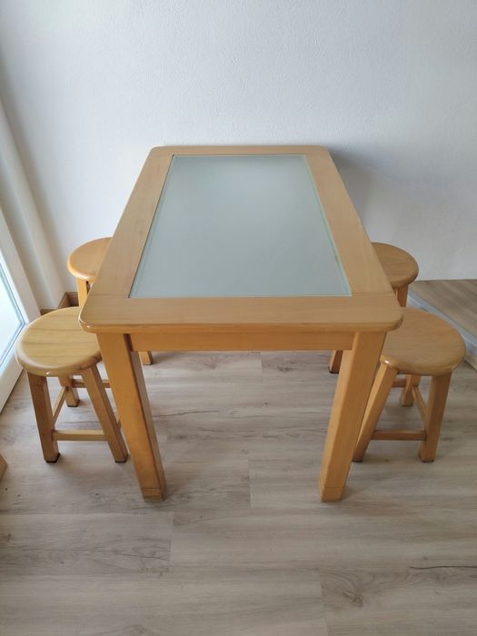 Mesa de Cozinha + 8 bancos