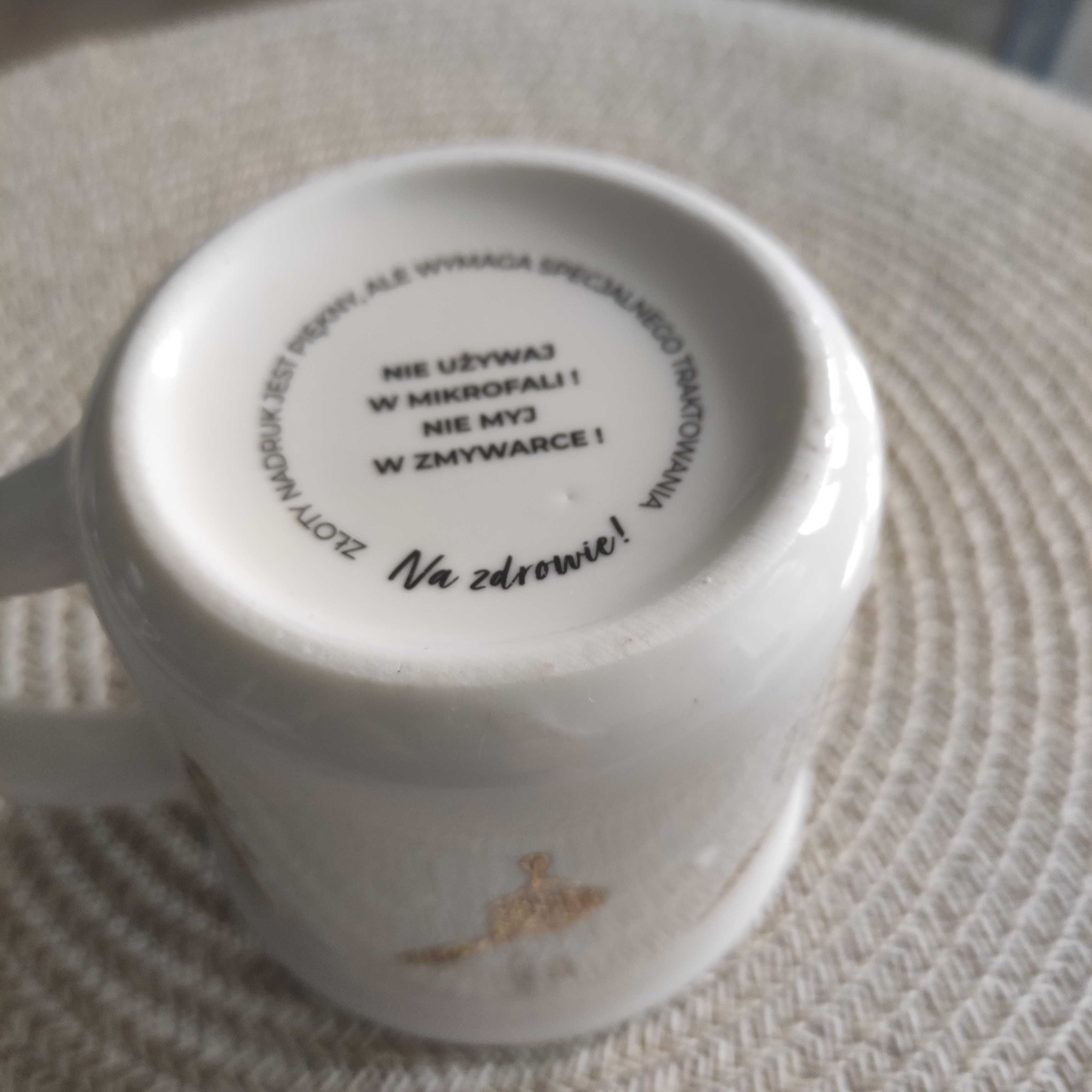 ceramiczny kubek na biały napar itp ,z portalu Akademia Pana Tabletki