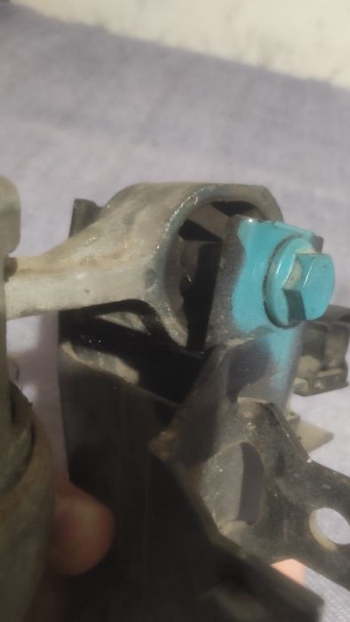 Подушка двигуна т4 гарний стан