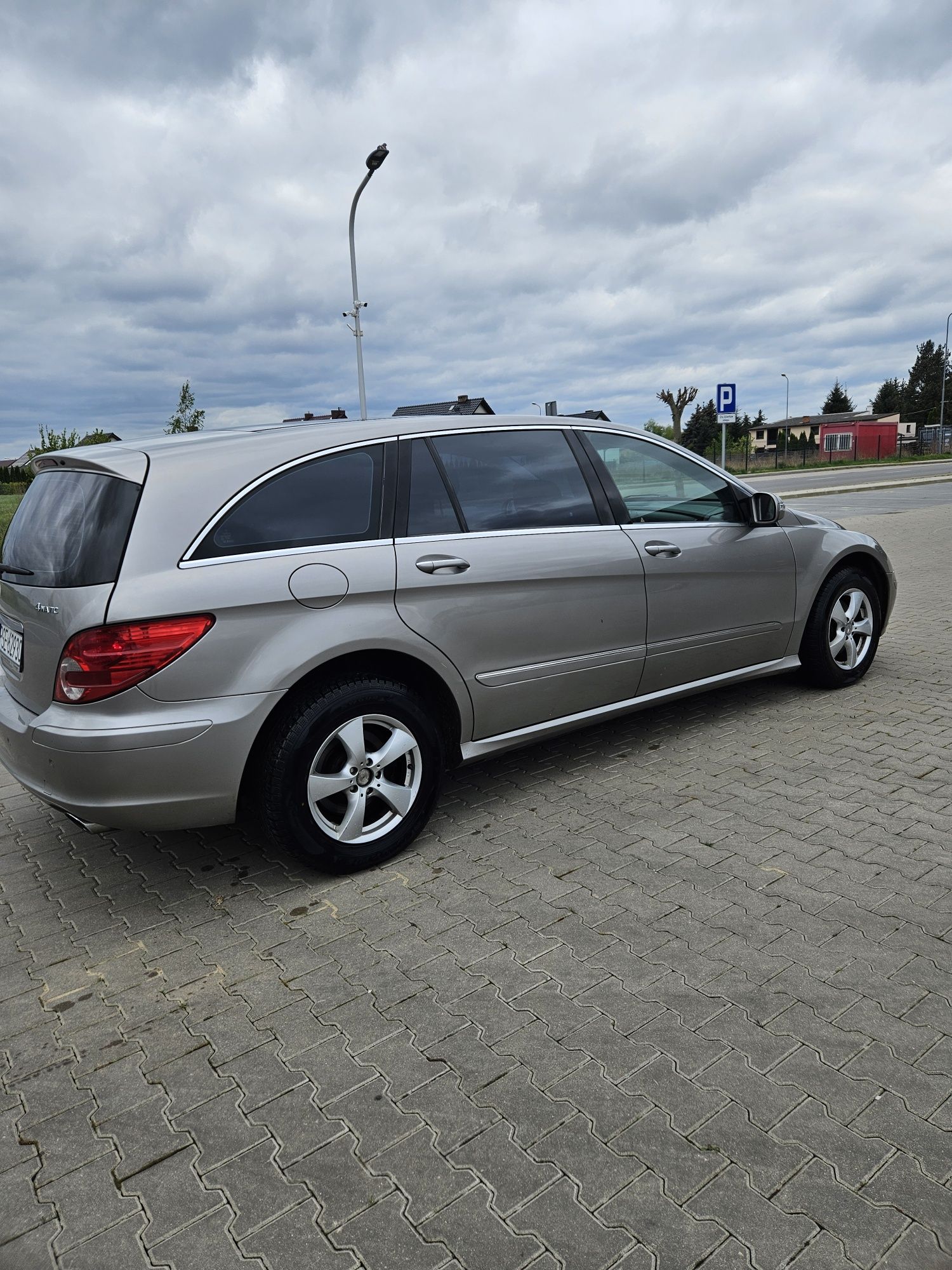 Mercedes R320 6-osob, skóra Panorama  Navi . Auto sprowadzone z Niemie