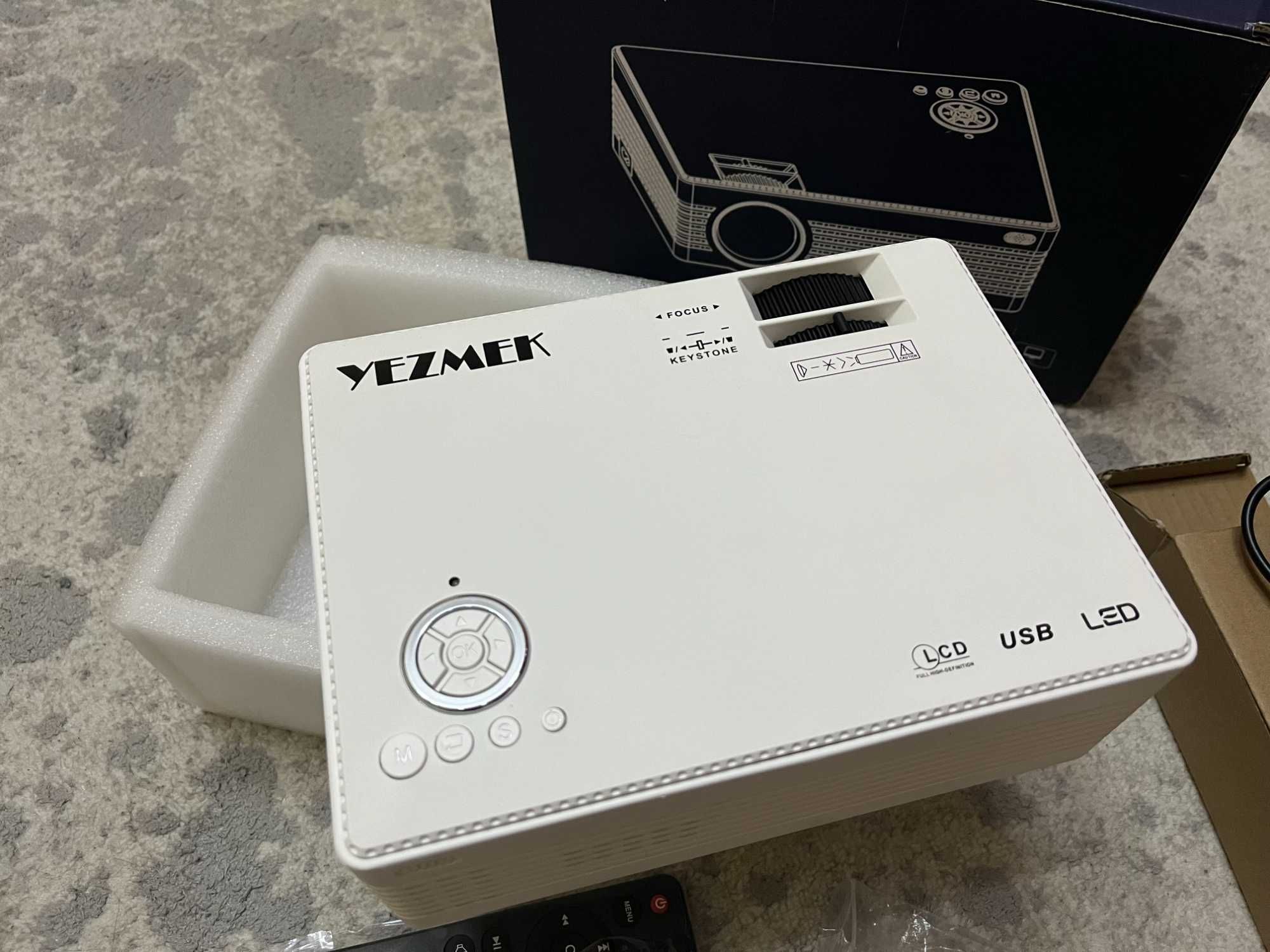 Проектор YEZMEK AK-01