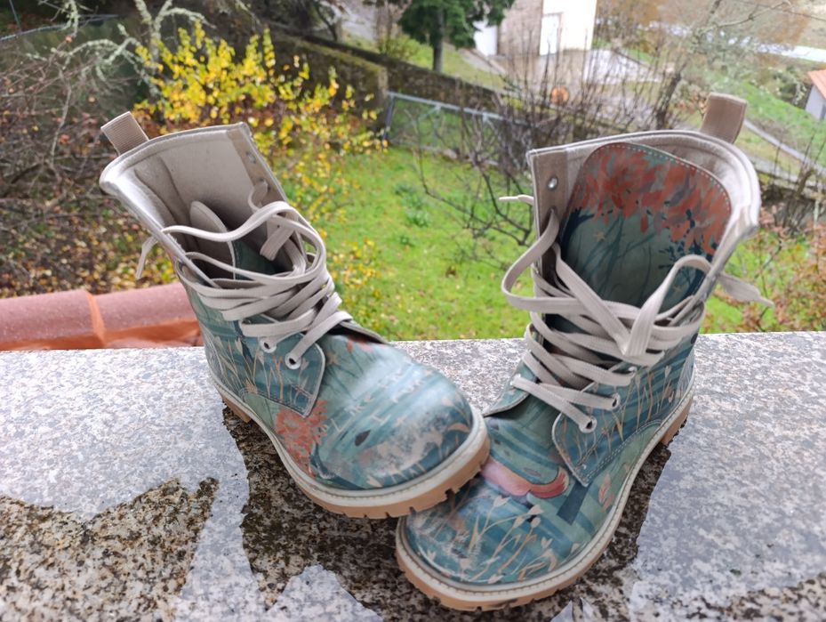 Botas marca DOOGO