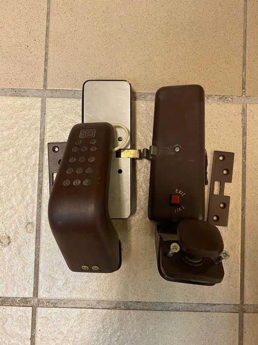 Продам кодовий б/у замок DORI