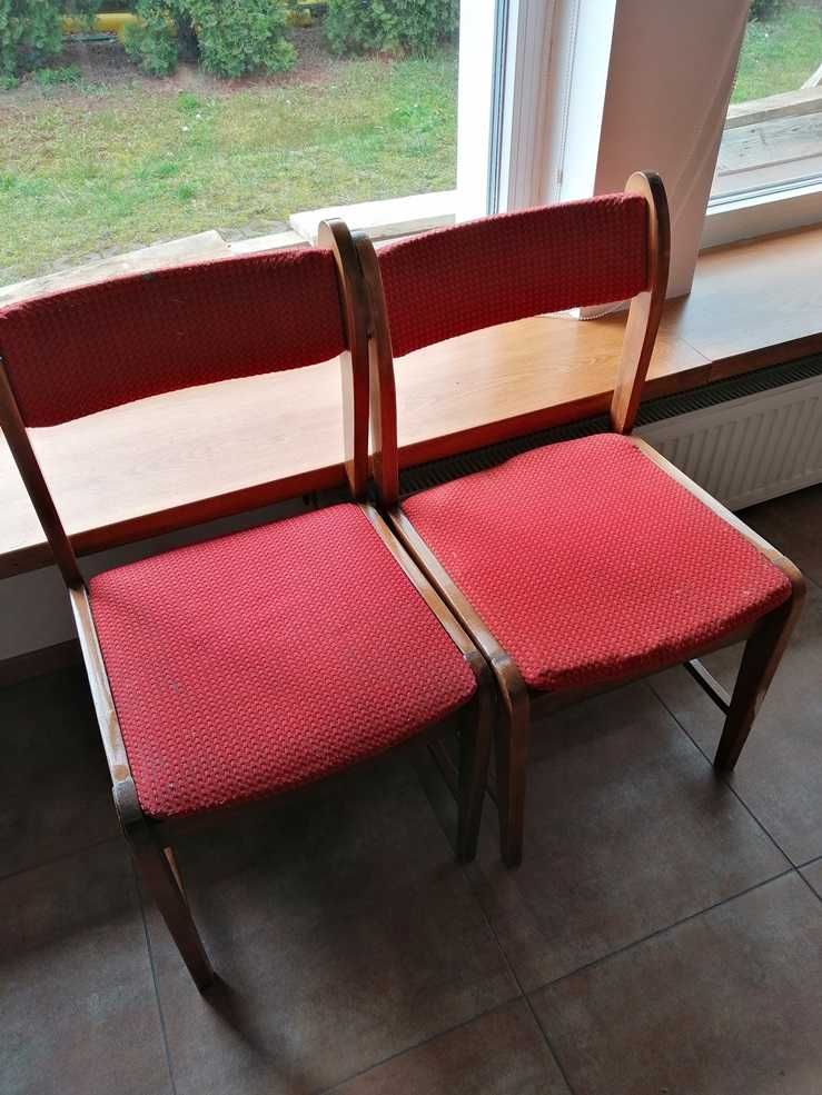 Czerwone krzesło PRL, lata 70te. Typ Radomsko. Oryginalna tapicerka.