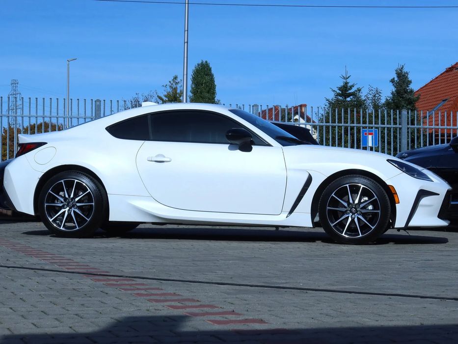 Toyota GR86 8000 km 2,4 aut Biała PERŁA model 2023’ ACC Keyles Full-Led Kamera
