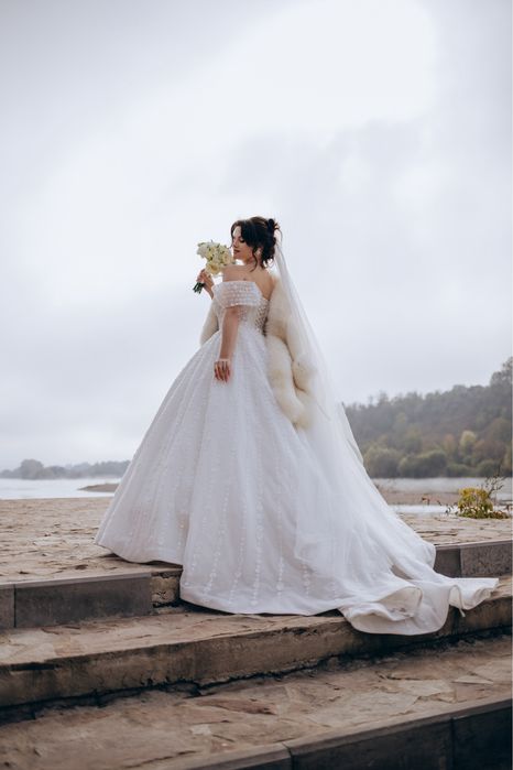 Весільна сукня в ідеальному стані