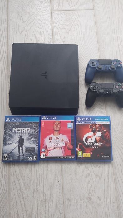 Ps4 slim на 1TB.+2 геймпади+3 гри в подарунок