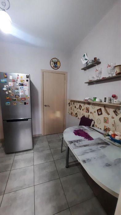 Продам хорошую однокомнатную Жк 7 Небо! Средний этаж! Укомплектована!