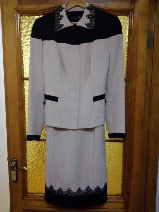 Стильный женский костюм  р 52 -54 торговой марки "Джей Эль" J&L .
