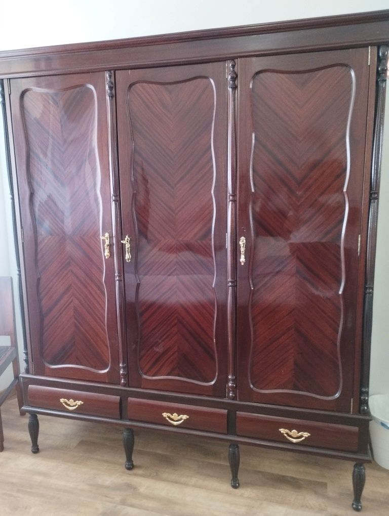 Móvel roupeiro/ guarda roupa