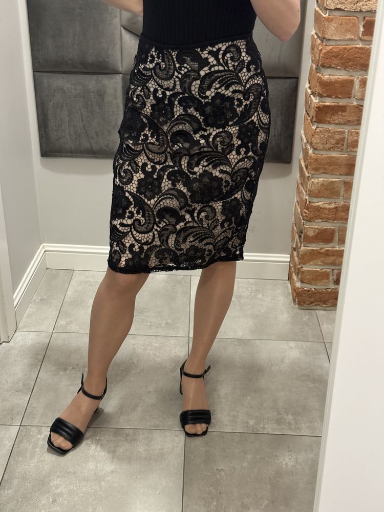 H&M czarna kobieca elegancka koronkowa midi za kolano rozmiar S