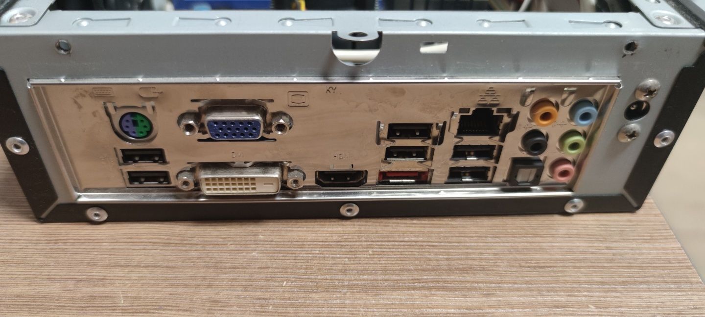 ASRock komouter 4GB RAM