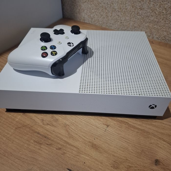 Xbox one s 1 tb.