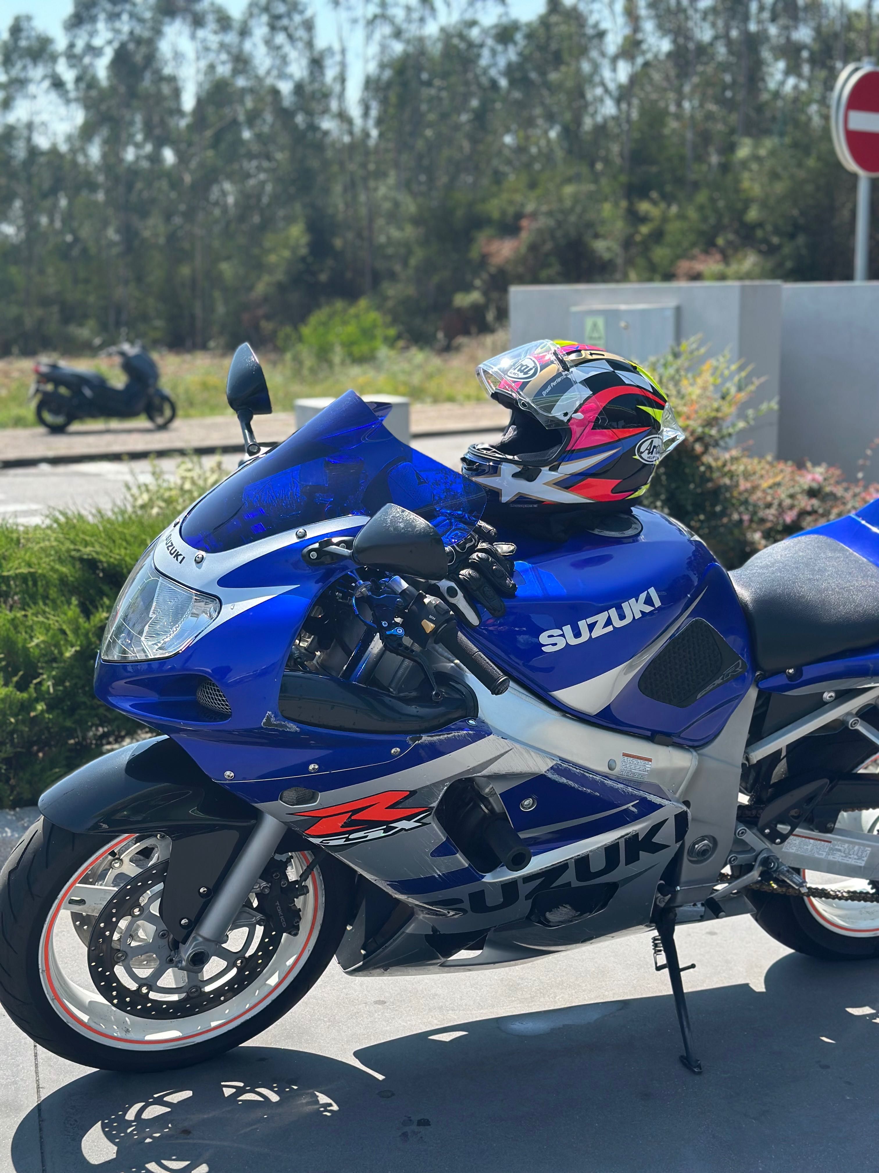 Suzuki gsxr600 k1