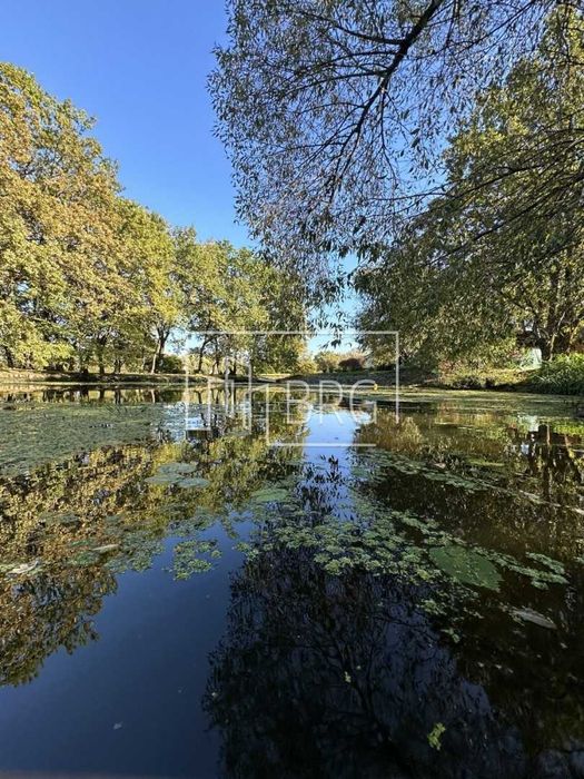 Продажа дома в коттеджном городке с выходом на Днепр 60 соток без%