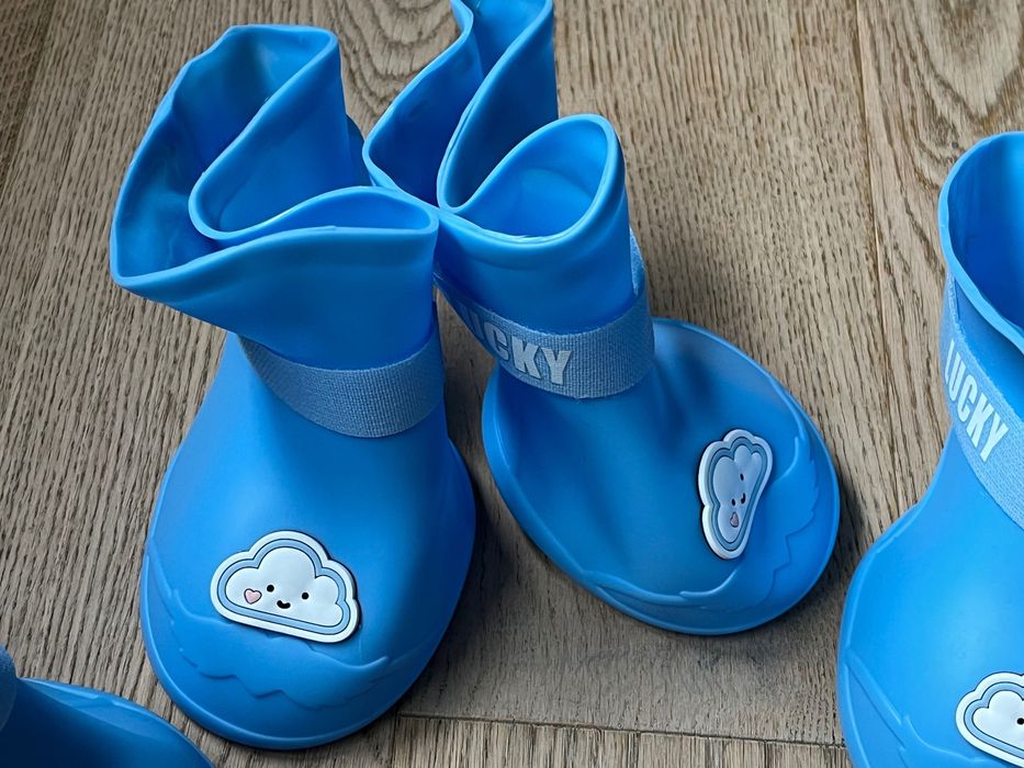 Buty dla pieska wodo szczelne.