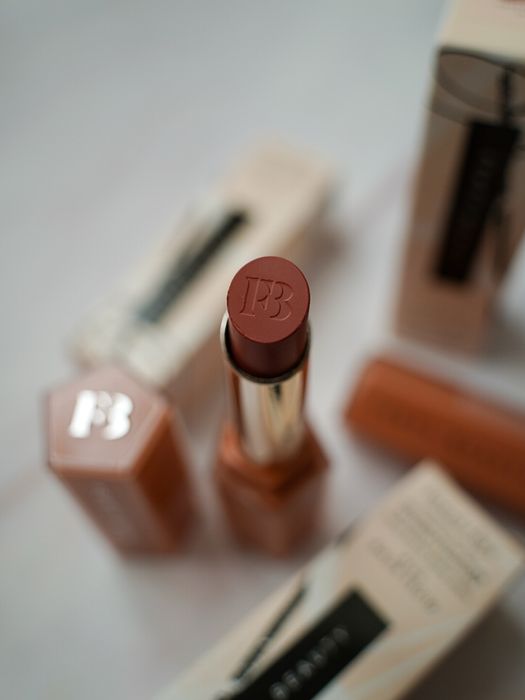 Помада для губ Fenty Beauty High- Shine Gloss Stick