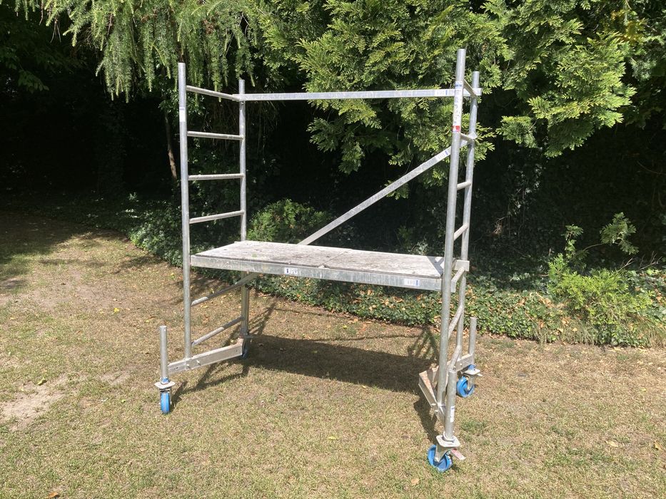 Sprzedam rusztowanie na kółkach z otwieranym włazem Krauze