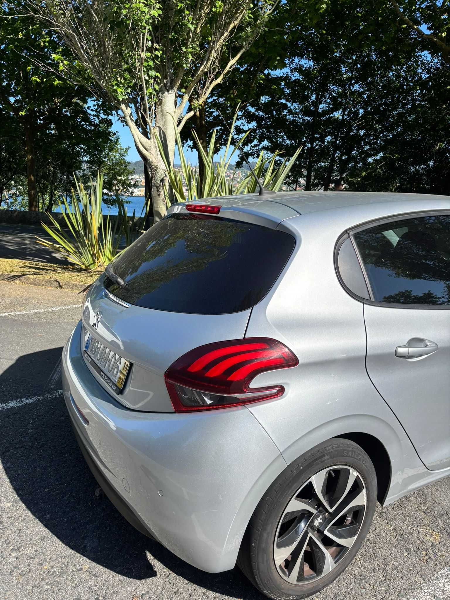 Peugeot 208 STYLE de 2018 com apenas 70 mil km