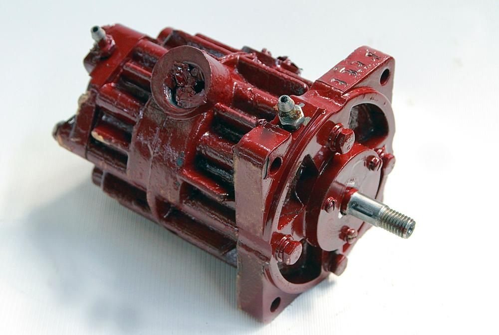 Вакуумний насос, масляного типу на доїльний апарат