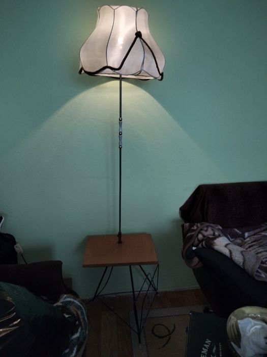 Sprzedam lampę podłogowa z gazetnikiem PRL