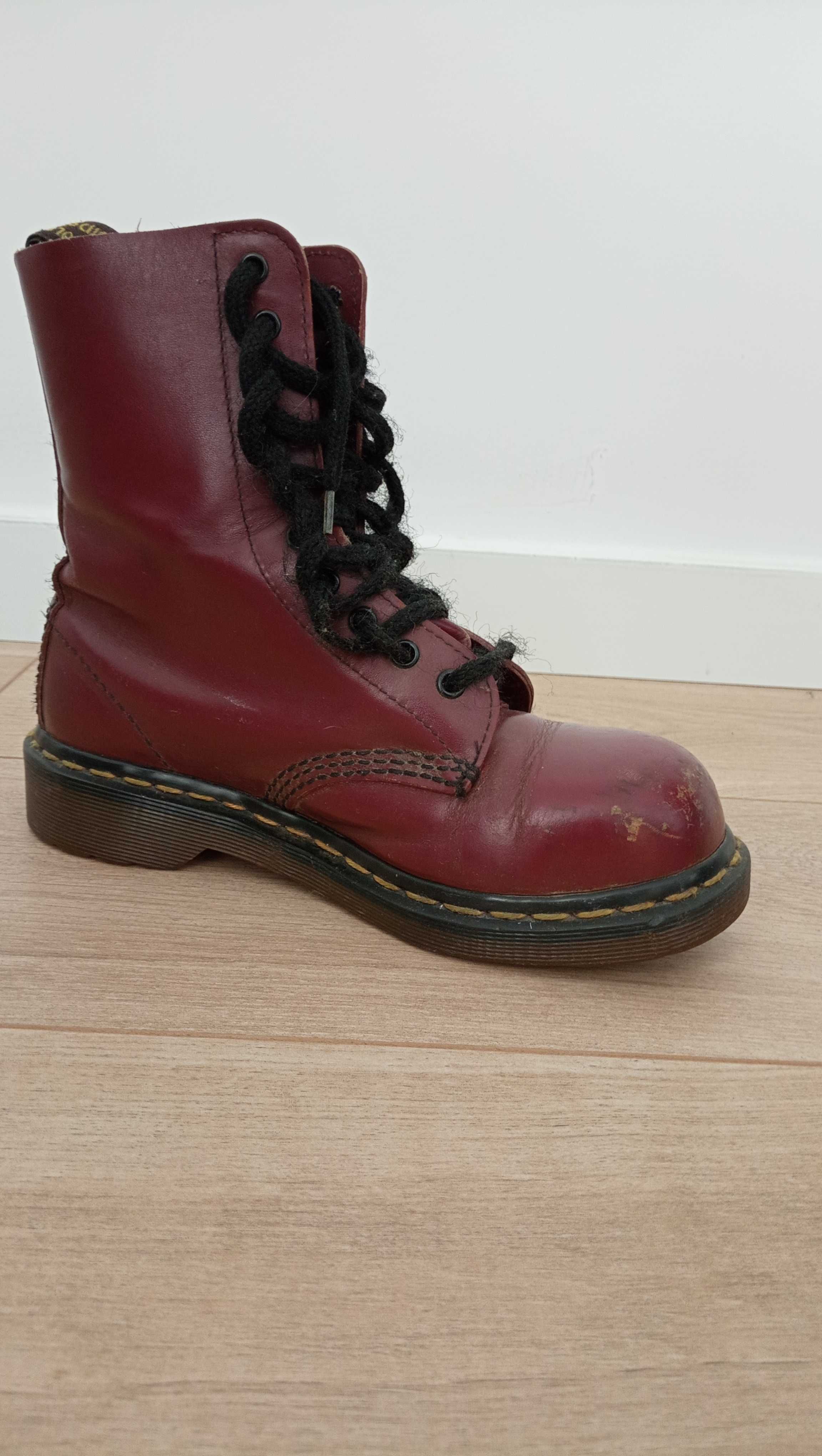 Vendo Dr Martens Originais cor de vinho usadas