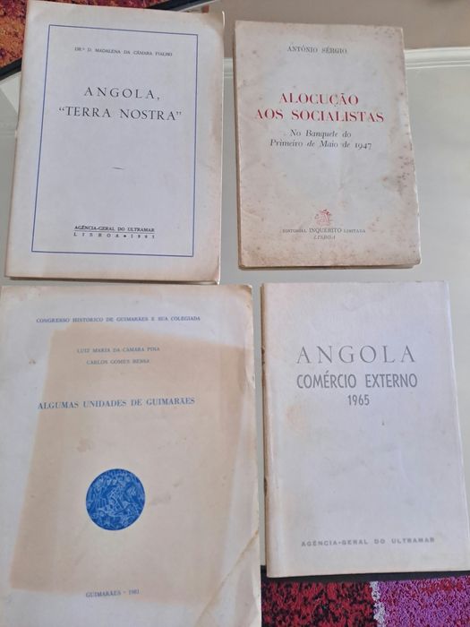 Diversos livros e brochuras