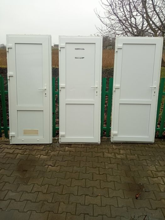 Продам двері пластикові