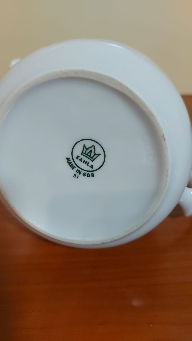 Сервіз чайно-кавовий виробництва ГДР KAHLA . Об'єм чашки 150 мл.