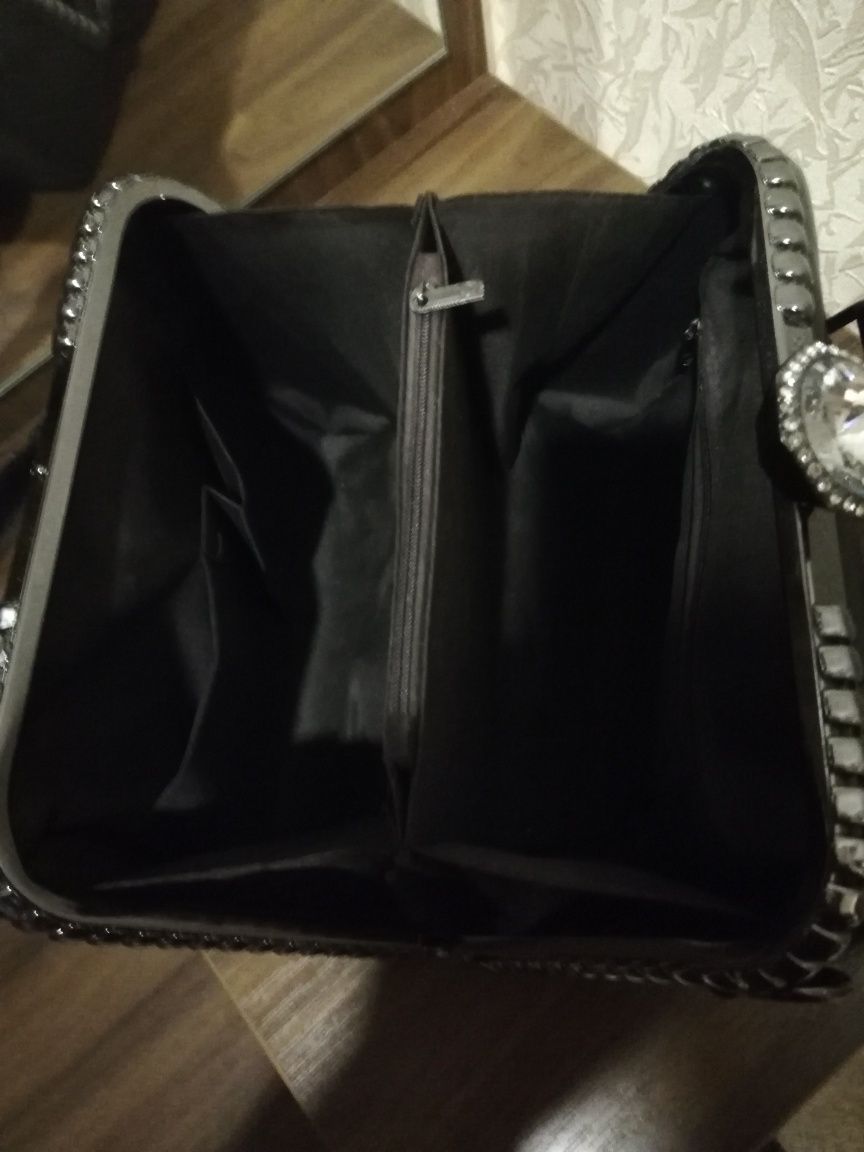 Дамская нарядная сумочка