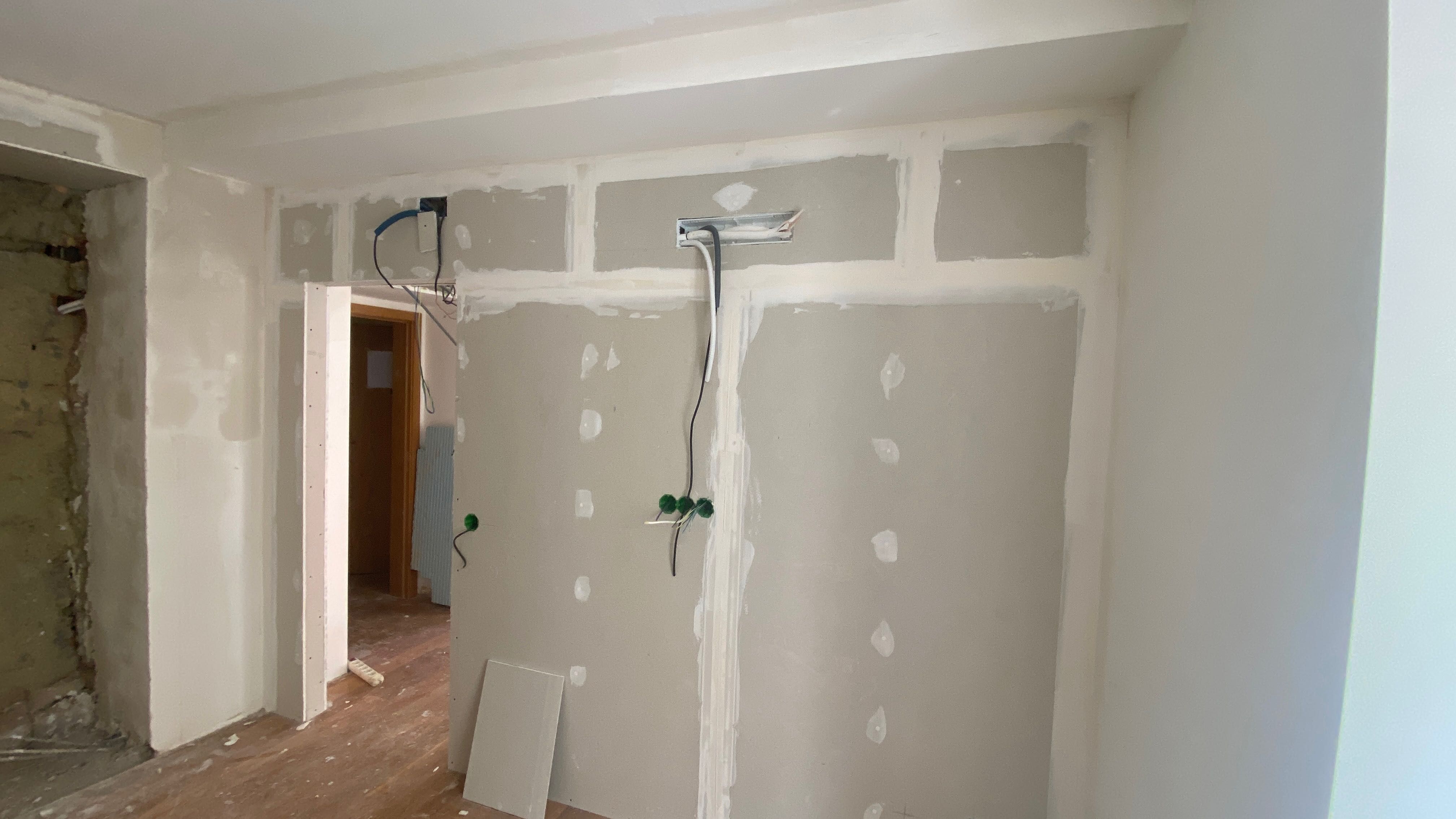 Pladur, Remodelações, melhoramentos e reparações 
Pintura