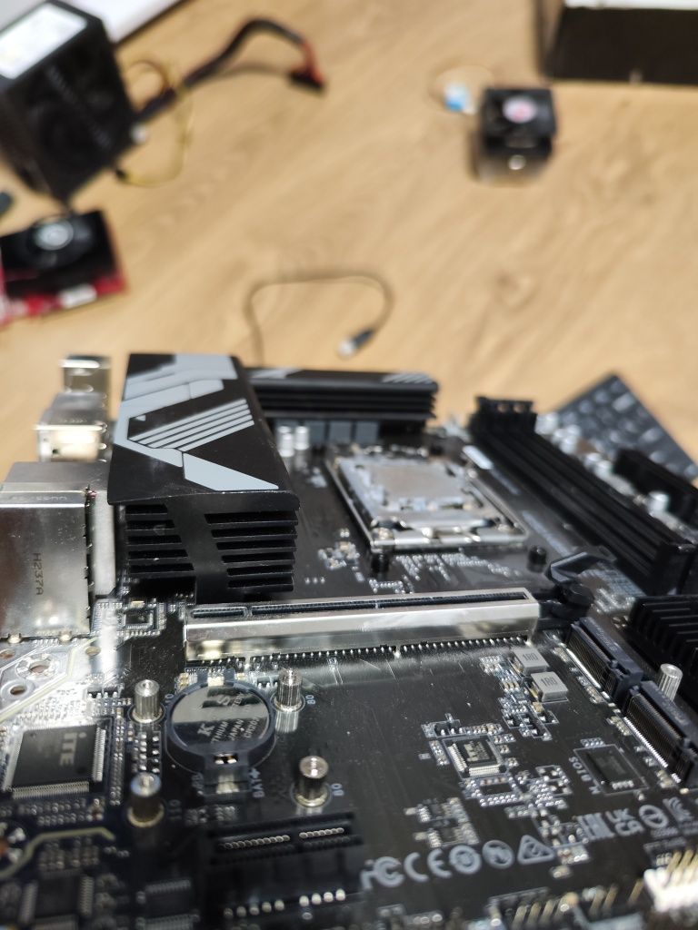 Gigabyte b650m ds3h / Ryzen 5 7500f / ddr5 32gb