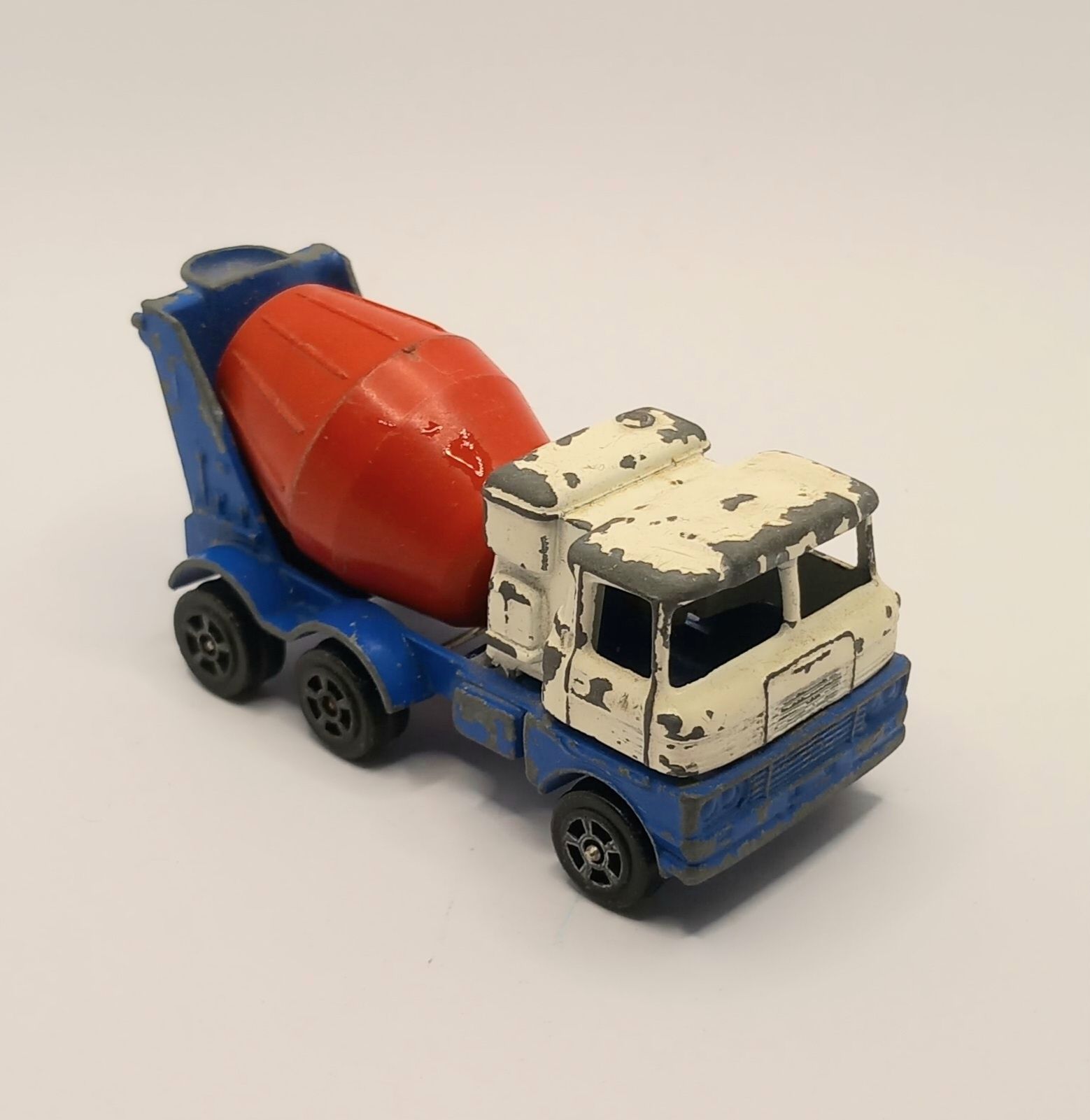 Conjunto de miniaturas Corgi Juniors: Tractor, Concrete mixer e Camião