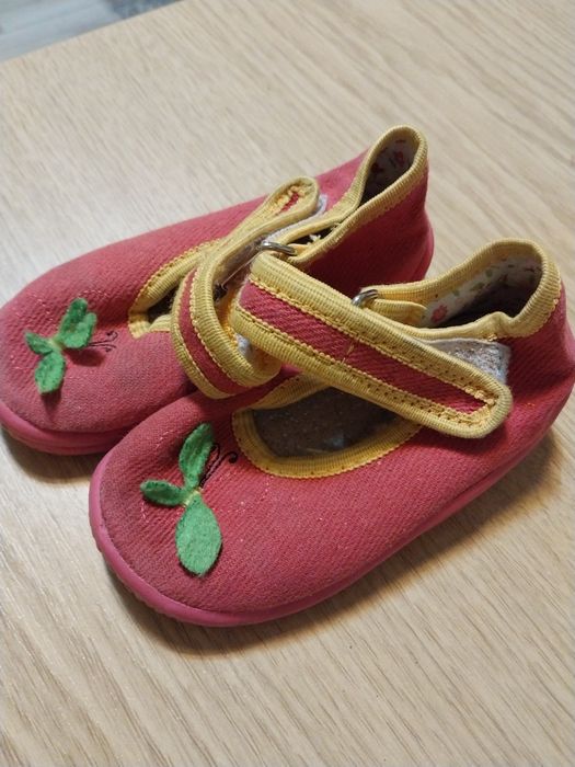 Różowe buciki, zapinane na rzepy, rozmiar 20