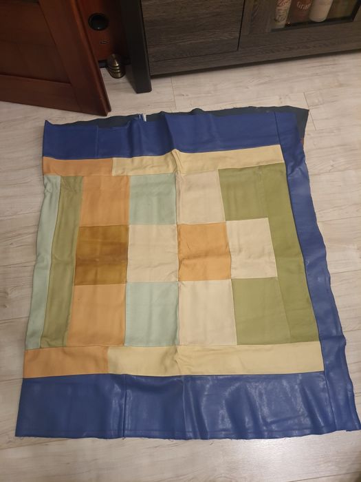 Narzuta na łóżko skórzana z kawałków skóry