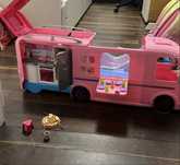 Kamper  Barbie  z basenem