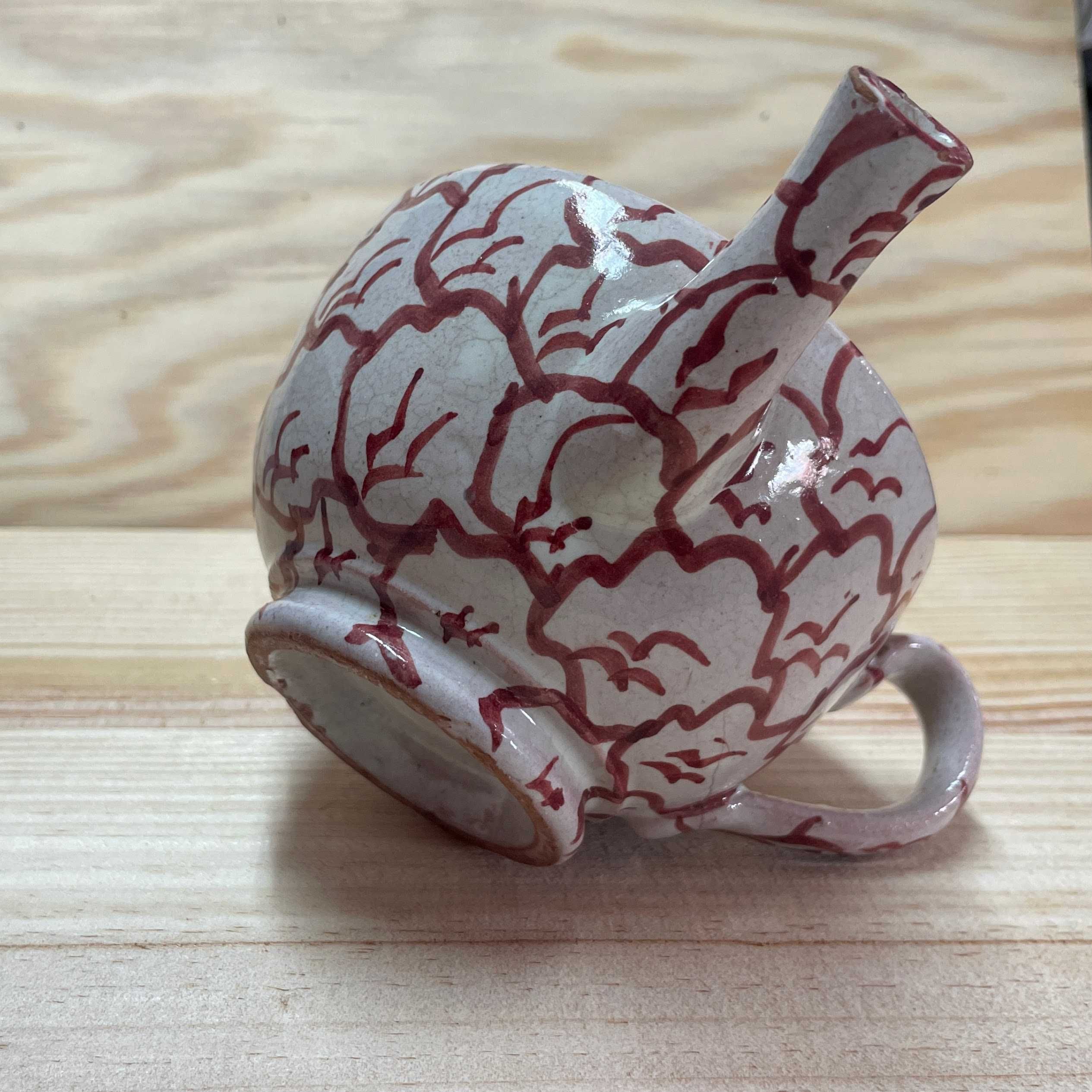 Bica de Caldo em Faiança com Pequeno Restauro