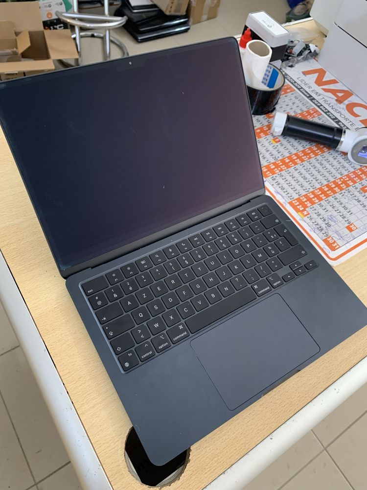 Macbook Air Modelo A2681