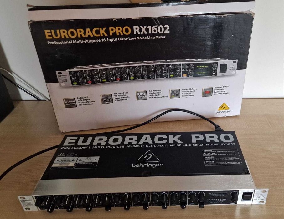 Behringer Eurorack PRO RX1602  ultraniskoszumowy 16-kanałowy mikser .