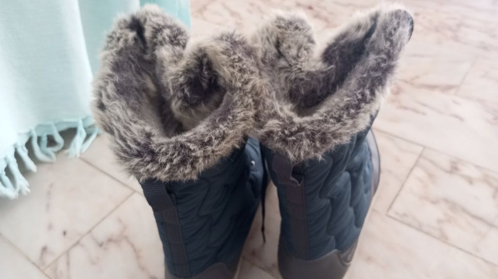 Botas quase novas