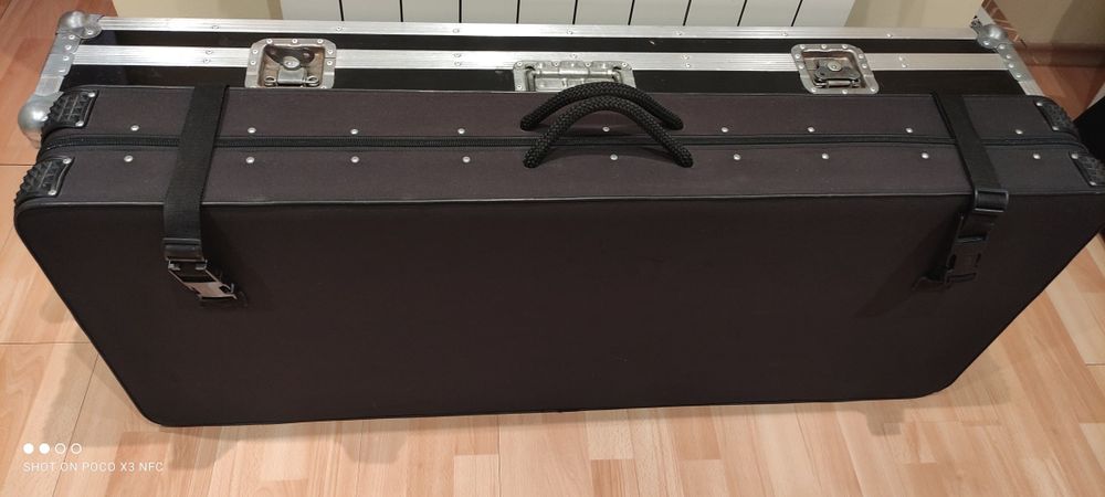 Case Sztywne Romanowicz jak nowe