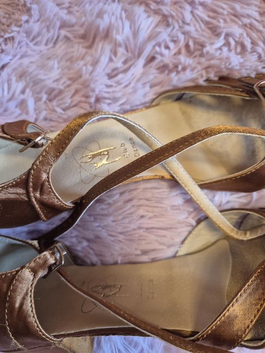 Туфлі для бальних танців